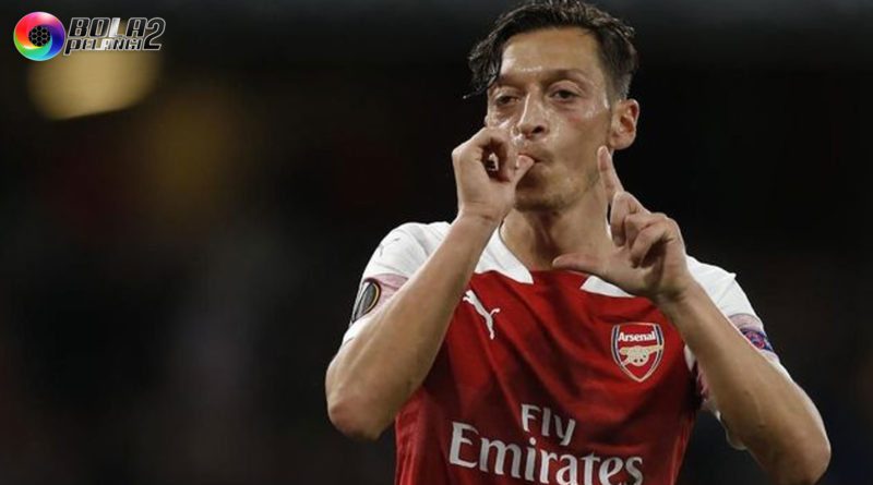 Ozil Marah Ketika Arsenal Dikalahkan Man City