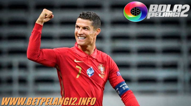 Presiden FIFA Memberikan Ucapan Selamat Untuk Cristiano Ronaldo