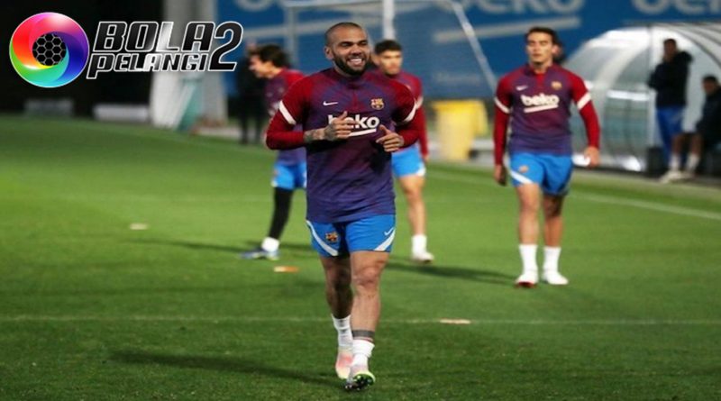 Dani Alves Siap Bantu-Barcelona