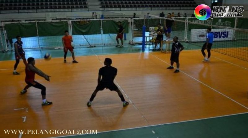 Tim nasional bola voli sedang menjalani latihan rutin