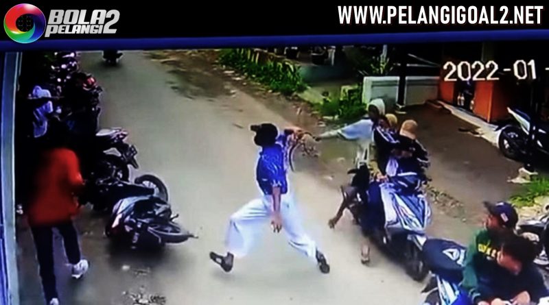 Viral Aksi Remaja Acungkan Celurit-Parang di Cirebon, Polisi Turun Tangan